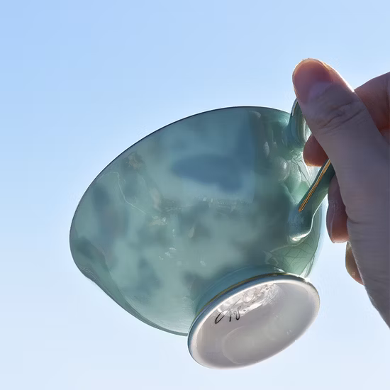ゴールデンバタフライ磁器マグカップ食器付きセラミックティーセット純粋な釉薬カップティーセットキッチン用品装飾カスタマイズされたカラーパターンのロゴとデザイン